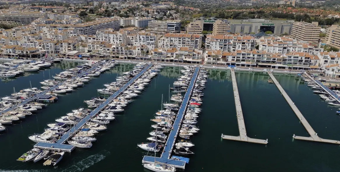 Short-term rent of middle floor apartment in Puerto Banús 12