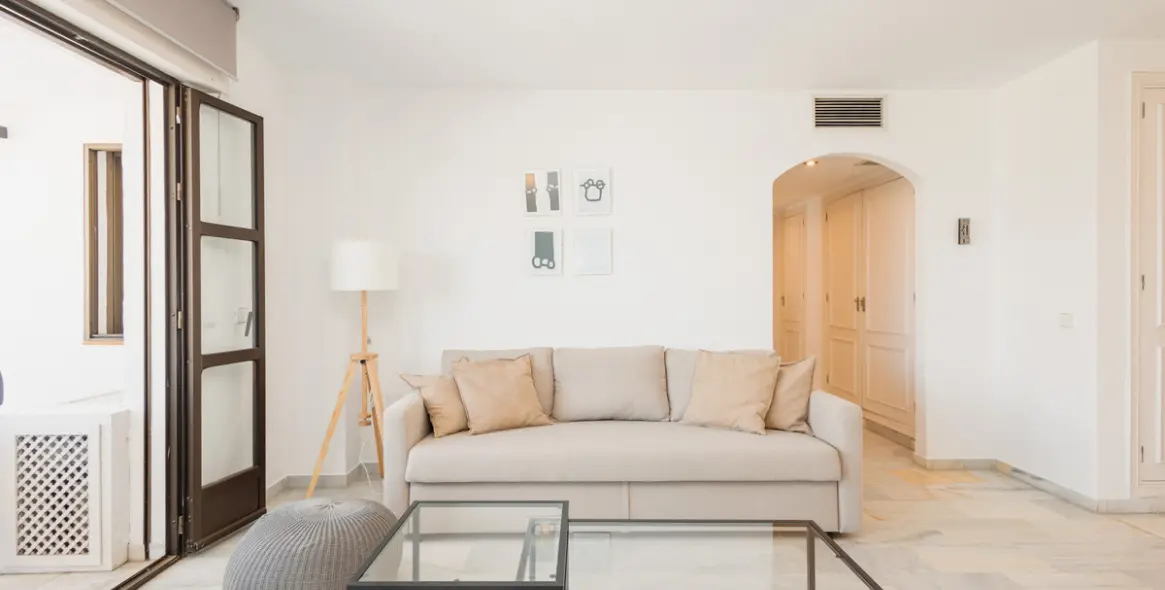 Short-term rent of middle floor apartment in Puerto Banús 15