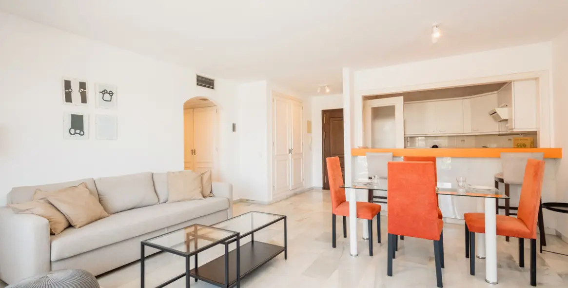 Short-term rent of middle floor apartment in Puerto Banús 16