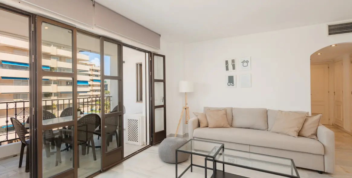 Short-term rent of middle floor apartment in Puerto Banús 17