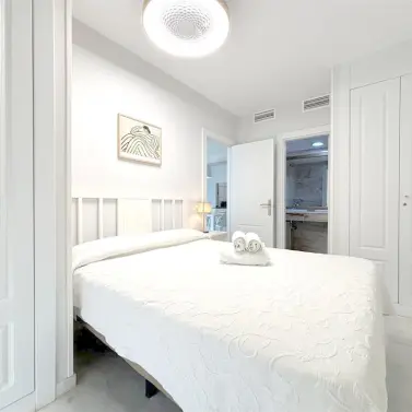 Short-term rent of middle floor apartment in Estepona