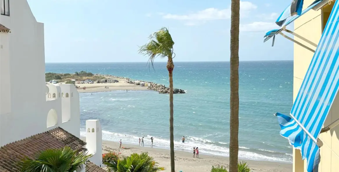 Alquiler a corto plazo de apartamento en planta media en Estepona 1