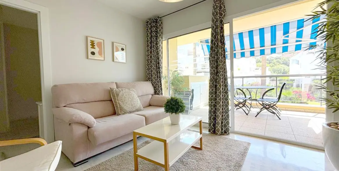 Alquiler a corto plazo de apartamento en planta media en Estepona 3