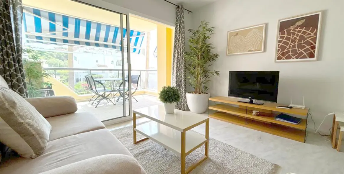 Alquiler a corto plazo de apartamento en planta media en Estepona 4