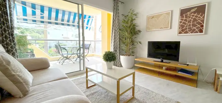 Alquiler a corto plazo de apartamento en planta media en Estepona 3