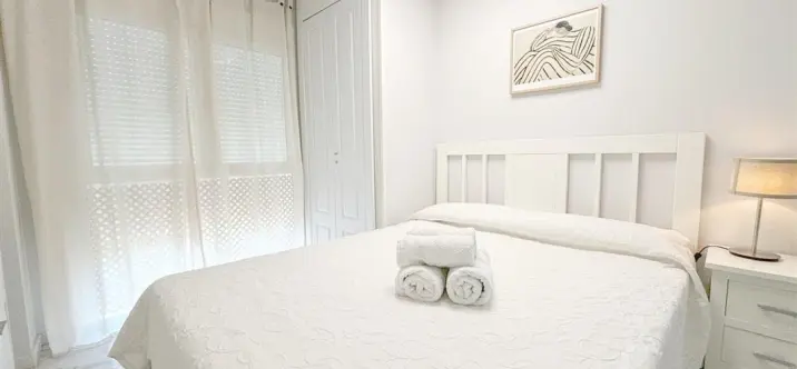 Alquiler a corto plazo de apartamento en planta media en Estepona 4