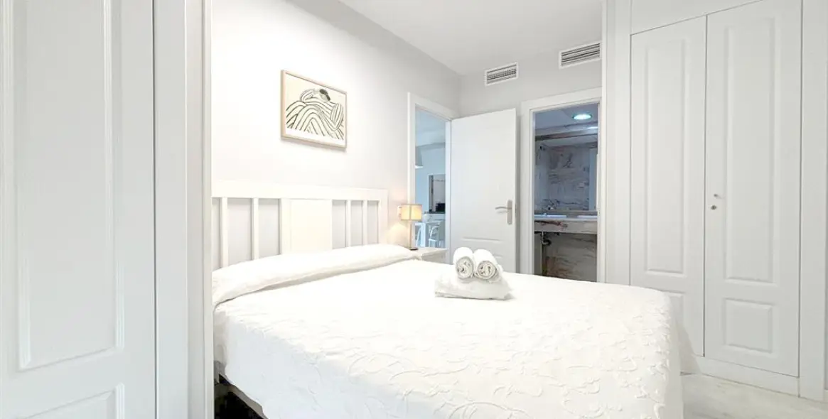 Alquiler a corto plazo de apartamento en planta media en Estepona 6