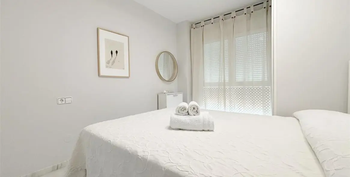 Alquiler a corto plazo de apartamento en planta media en Estepona 9