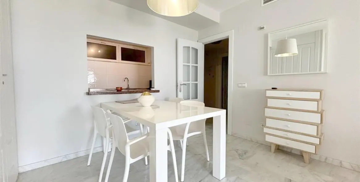 Alquiler a corto plazo de apartamento en planta media en Estepona 15
