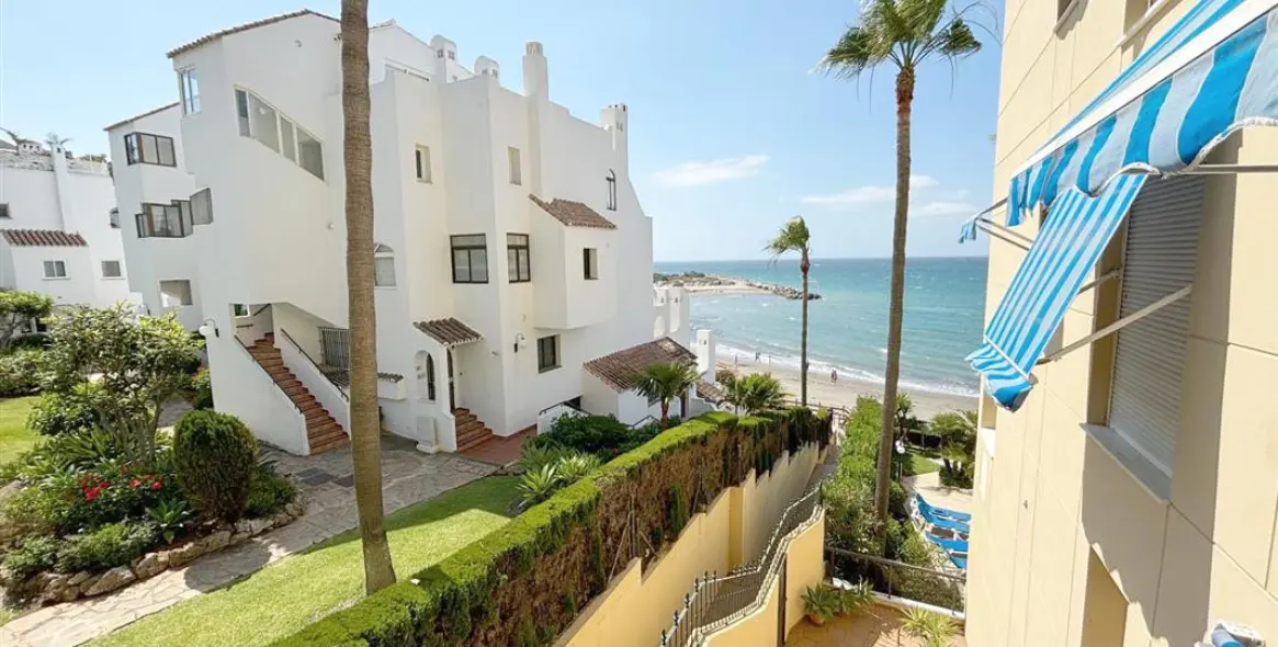 Alquiler a corto plazo de apartamento en planta media en Estepona 21