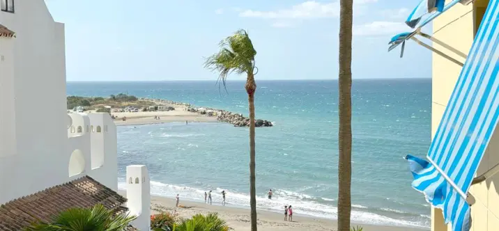 Short-term rent of middle floor apartment in Estepona 0