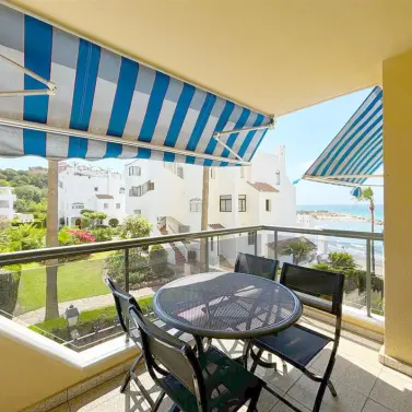 Short-term rent of middle floor apartment in Estepona