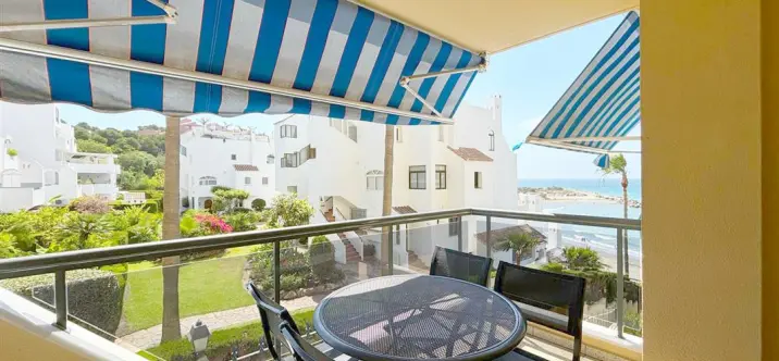 Short-term rent of middle floor apartment in Estepona 1