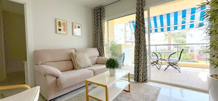 Short-term rent of middle floor apartment in Estepona 2