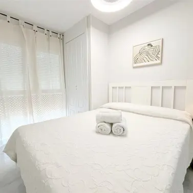 Short-term rent of middle floor apartment in Estepona