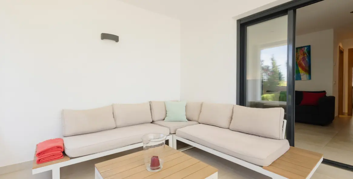 Long-term rent of detached villa in Costabella 3