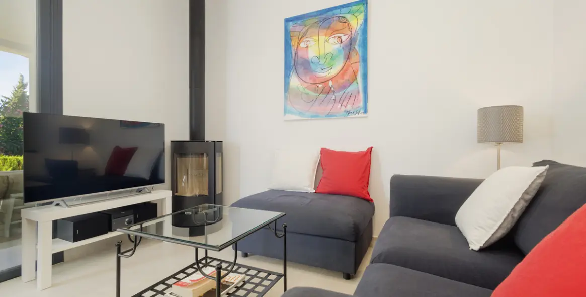 Long-term rent of detached villa in Costabella 4