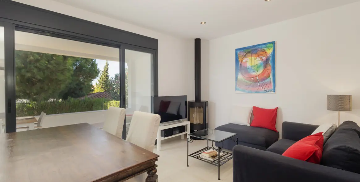 Long-term rent of detached villa in Costabella 17