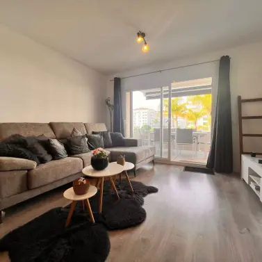 Краткосрочная аренда апартаментов на среднем этаже в Nueva Andalucía