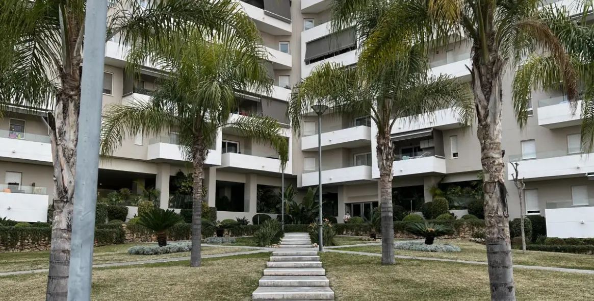 Краткосрочная аренда апартаментов на среднем этаже в Nueva Andalucía 23