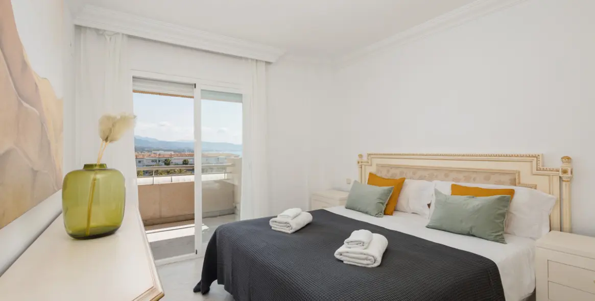 Долгосрочная аренда апартаментов на среднем этаже в Marbella (район Puerto Banús) 2