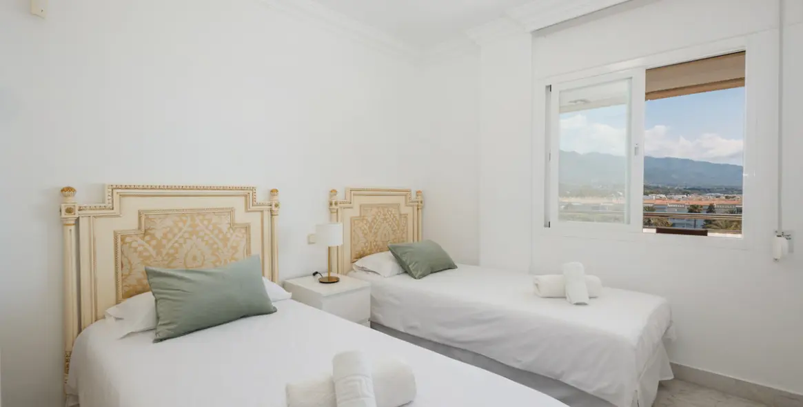 Долгосрочная аренда апартаментов на среднем этаже в Marbella (район Puerto Banús) 3