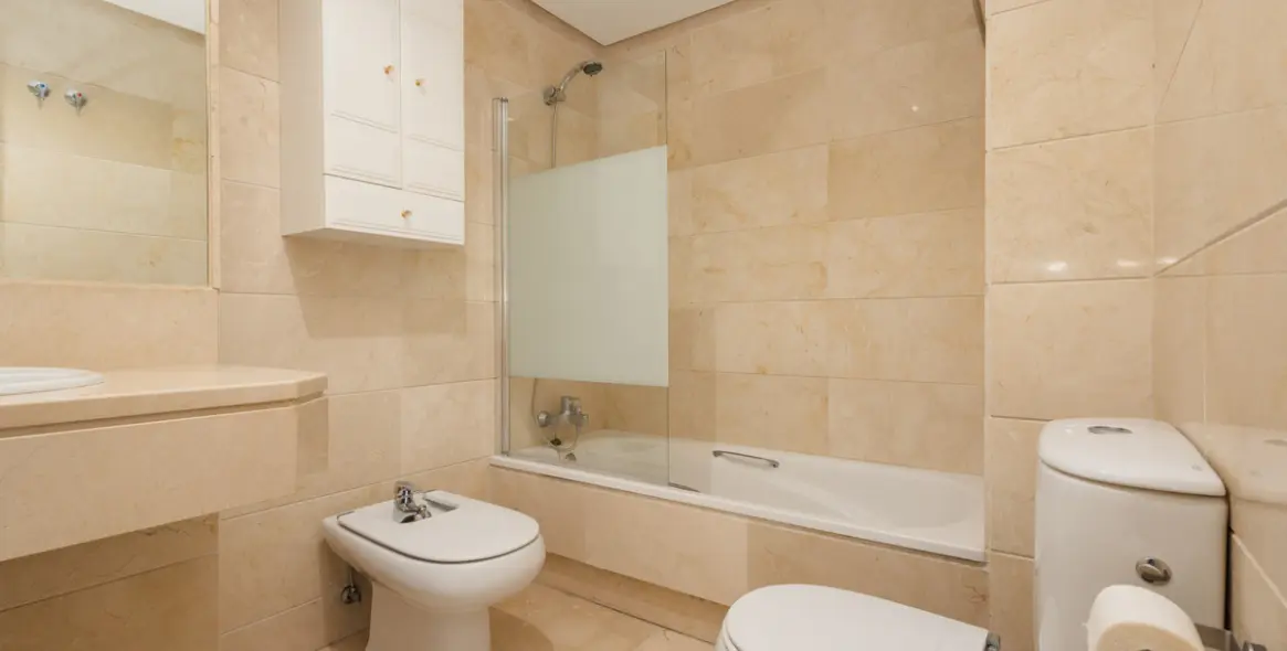 Долгосрочная аренда апартаментов на среднем этаже в Marbella (район Puerto Banús) 4