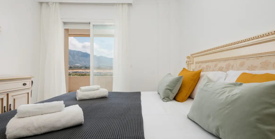 Short-term rent of middle floor apartment in Puerto Banús 13