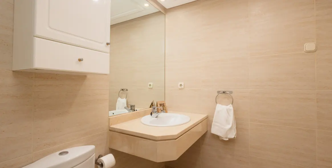 Short-term rent of middle floor apartment in Puerto Banús 19