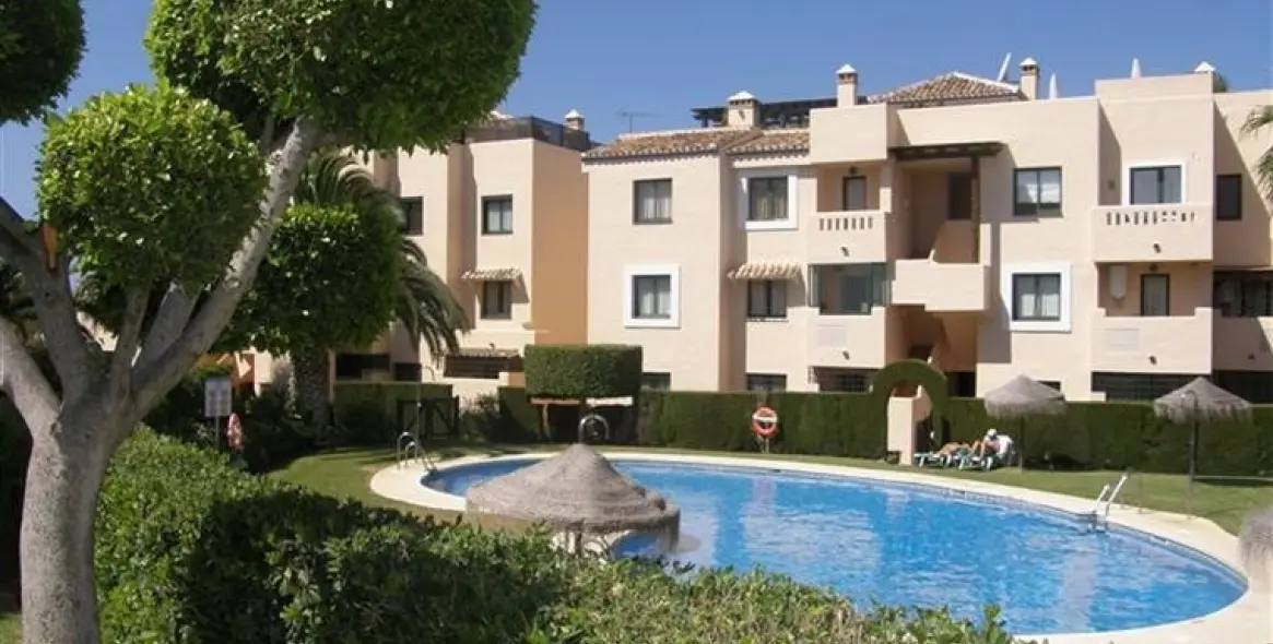 Short-term rent of ground floor apartment in Elviria 6