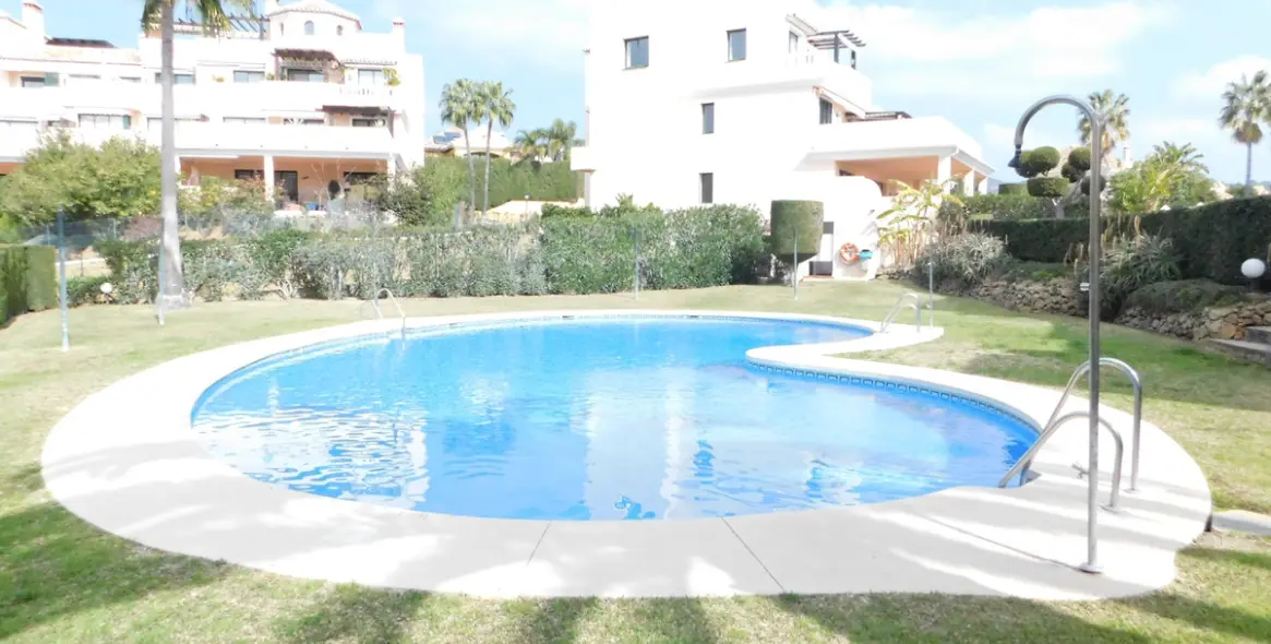 Short-term rent of ground floor apartment in Elviria 12