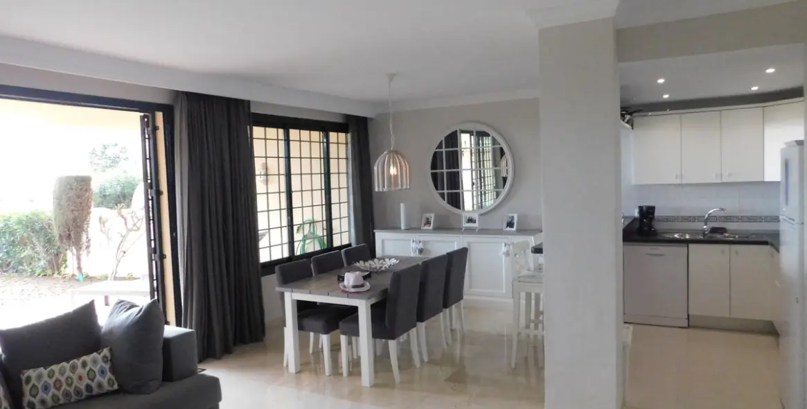 Краткосрочная аренда апартаментов на первом этаже в Elviria 26