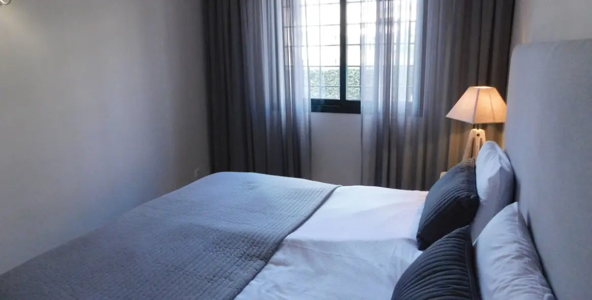 Краткосрочная аренда апартаментов на первом этаже в Elviria 33