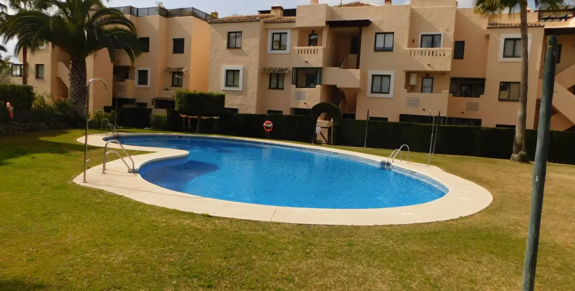 Краткосрочная аренда апартаментов на первом этаже в Elviria 34