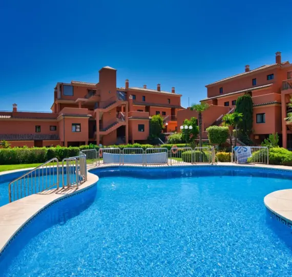 Short-term rent of middle floor apartment in Elviria