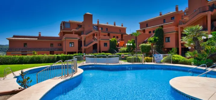 Short-term rent of middle floor apartment in Elviria 0