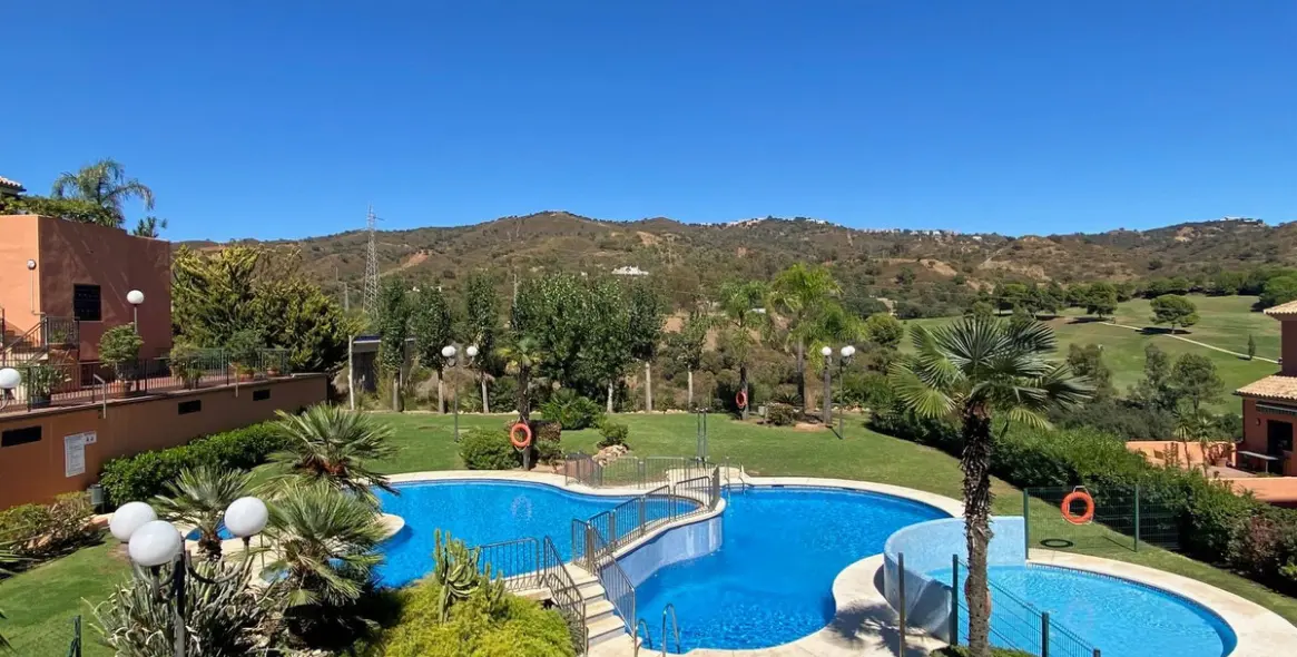 Short-term rent of middle floor apartment in Elviria 2