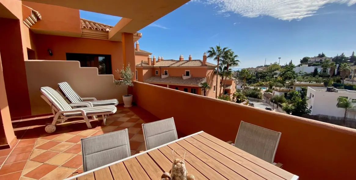 Short-term rent of middle floor apartment in Elviria 3