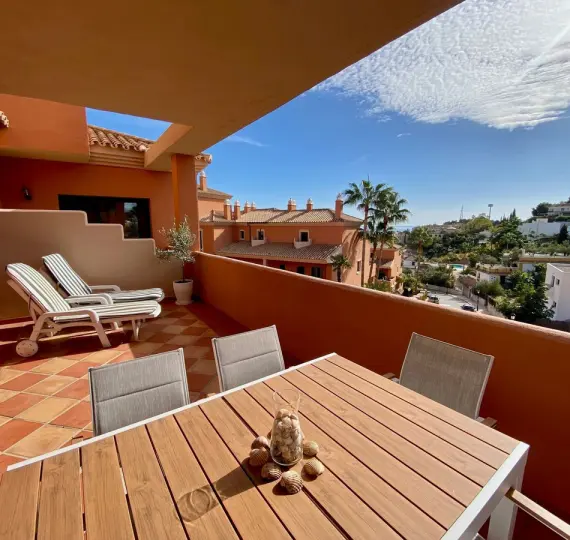 Short-term rent of middle floor apartment in Elviria