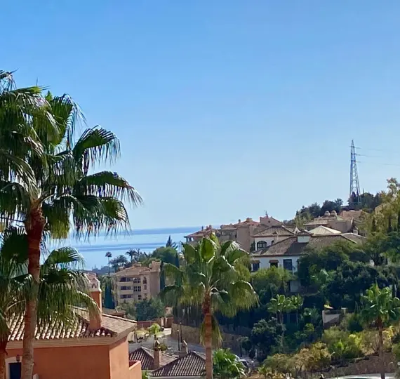 Short-term rent of middle floor apartment in Elviria