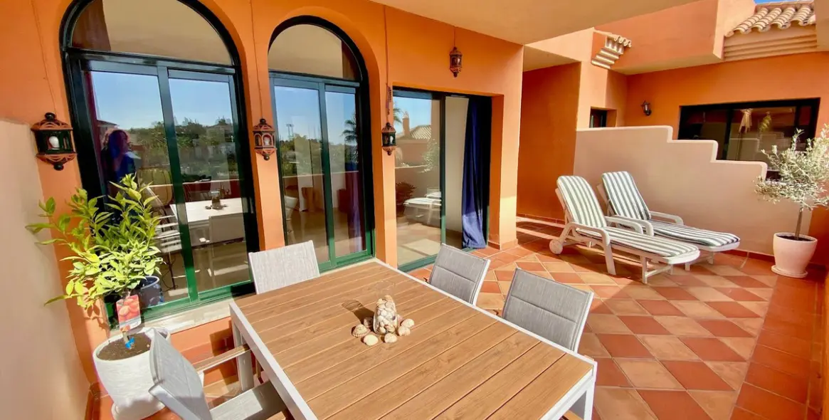 Short-term rent of middle floor apartment in Elviria 9