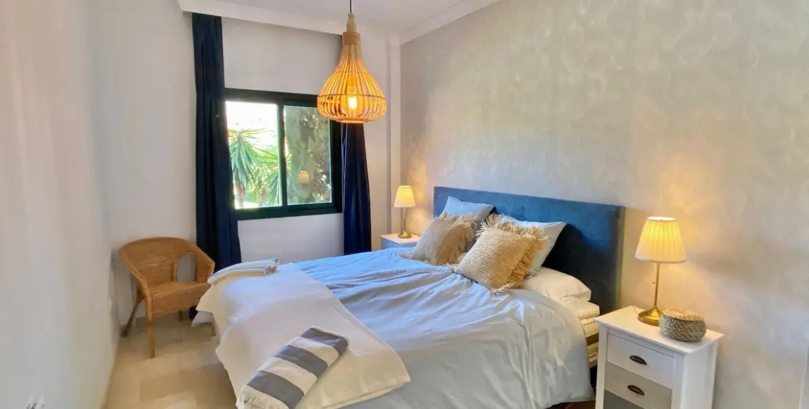 Short-term rent of middle floor apartment in Elviria 21