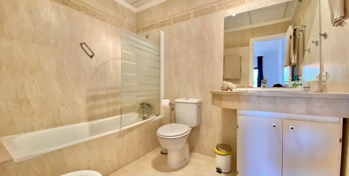 Short-term rent of middle floor apartment in Elviria 24