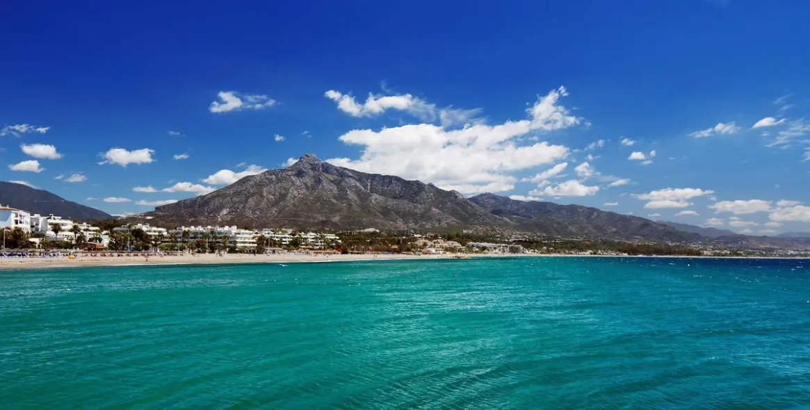 Short-term rent of middle floor apartment in Elviria 46