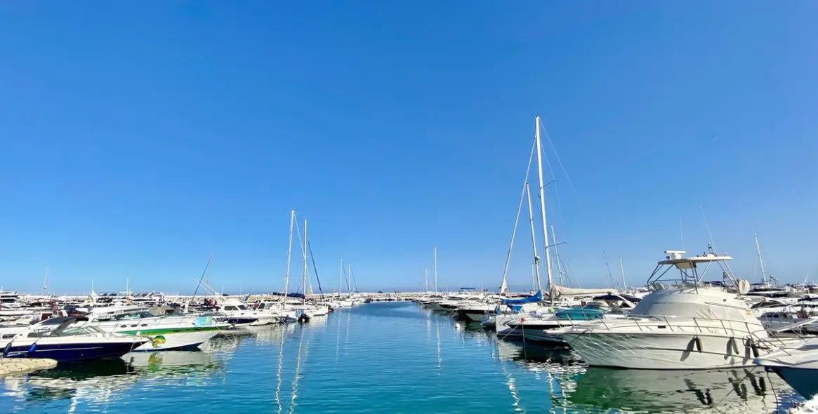 Short-term rent of middle floor apartment in Elviria 65