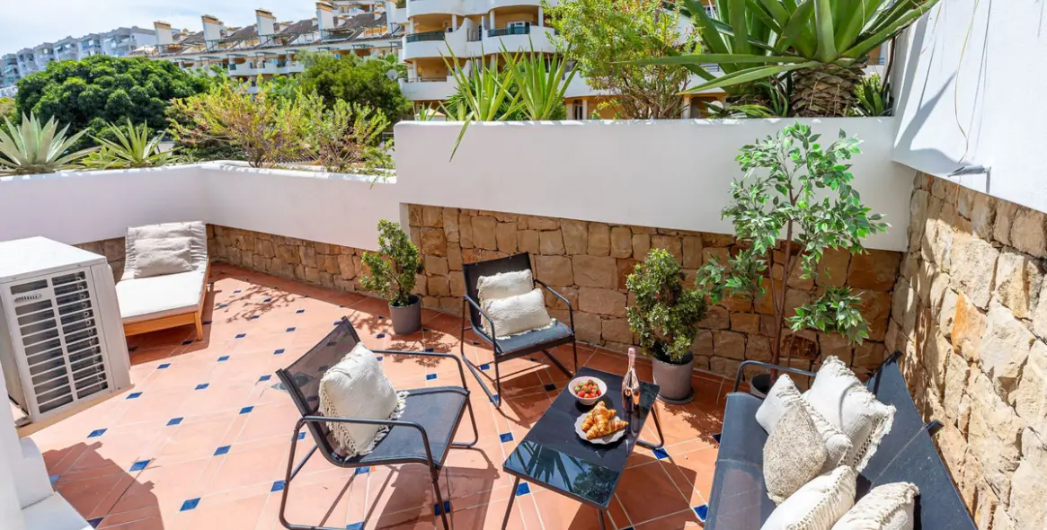 Short-term rent of middle floor apartment in Nueva Andalucía 7