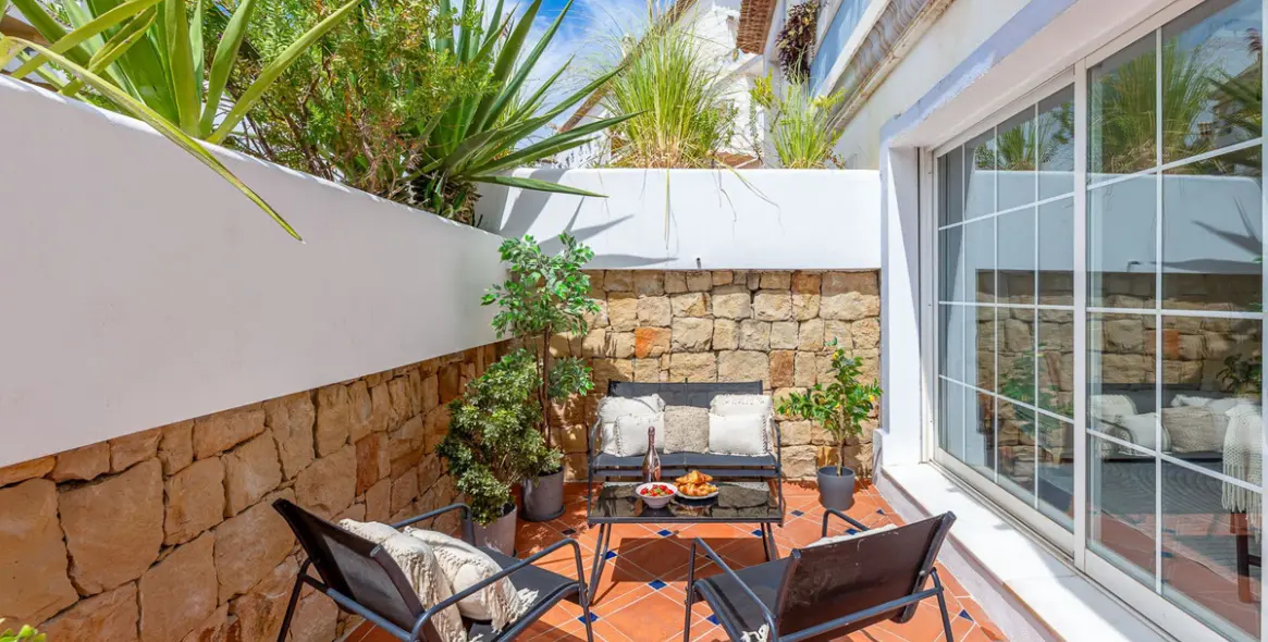 Short-term rent of middle floor apartment in Nueva Andalucía 8