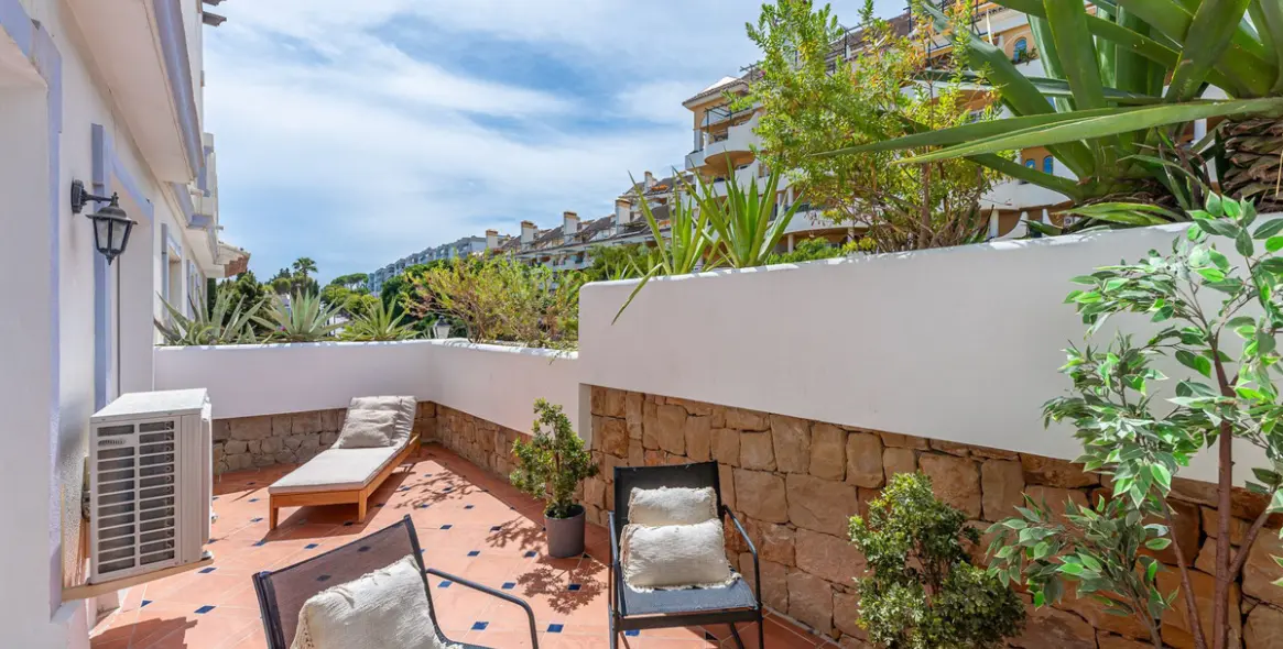 Short-term rent of middle floor apartment in Nueva Andalucía 11