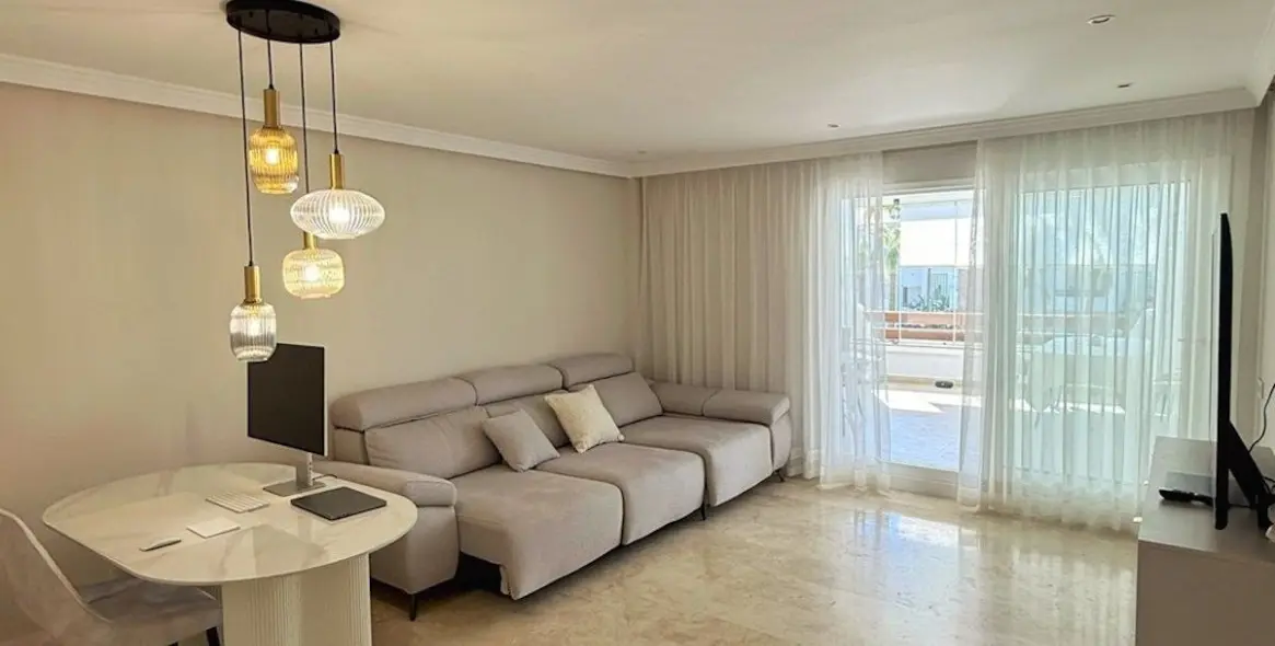 Краткосрочная аренда апартаментов на среднем этаже в Selwo 1