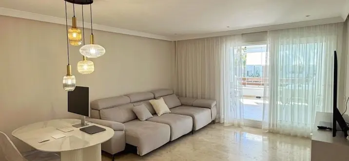 Краткосрочная аренда апартаментов на среднем этаже в Selwo 0